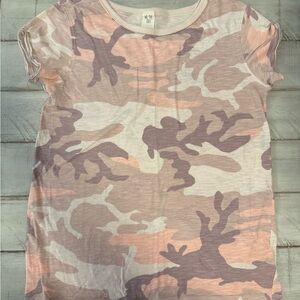 Women’s We The Free Camo Tee Size M

#0072